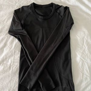 Lulu lemon swiftly tech long sleeve size 4